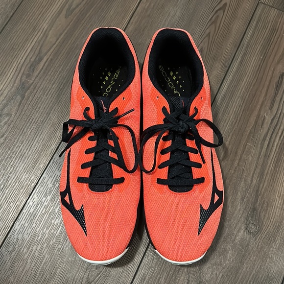 Mizuno Running Shoes - Picture 2 of 8